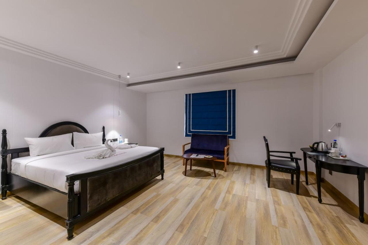 The Downton Hotel Raipur  ภายนอก รูปภาพ